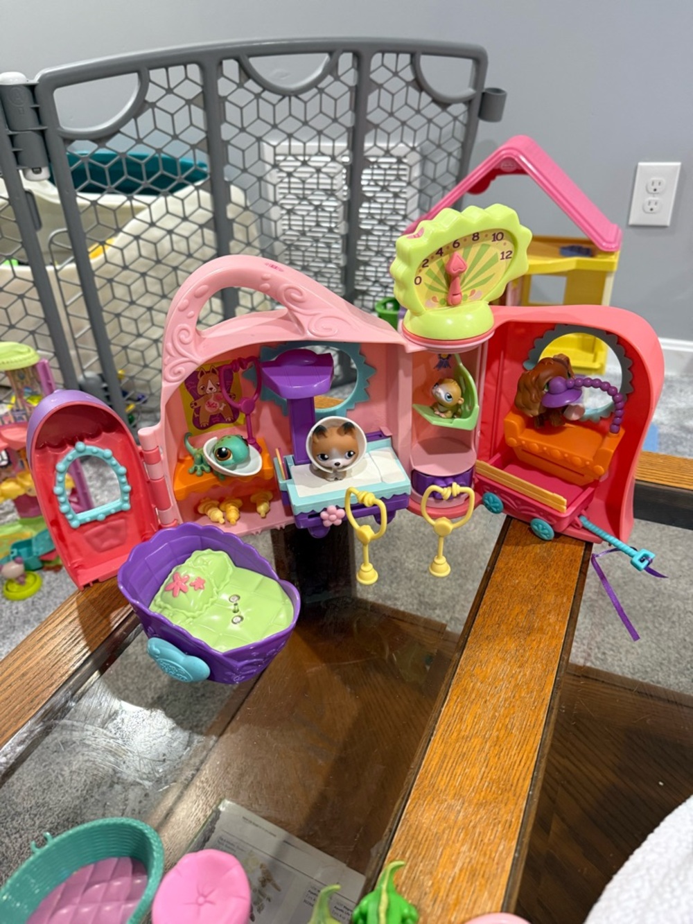 Hasbro Littlest Pet Shop Playset Hospital Get Better Center Accessories &4 pets